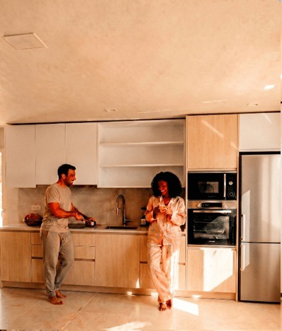 Cozinha Laminada Egger Branco + Maple Mandal Natural H3840